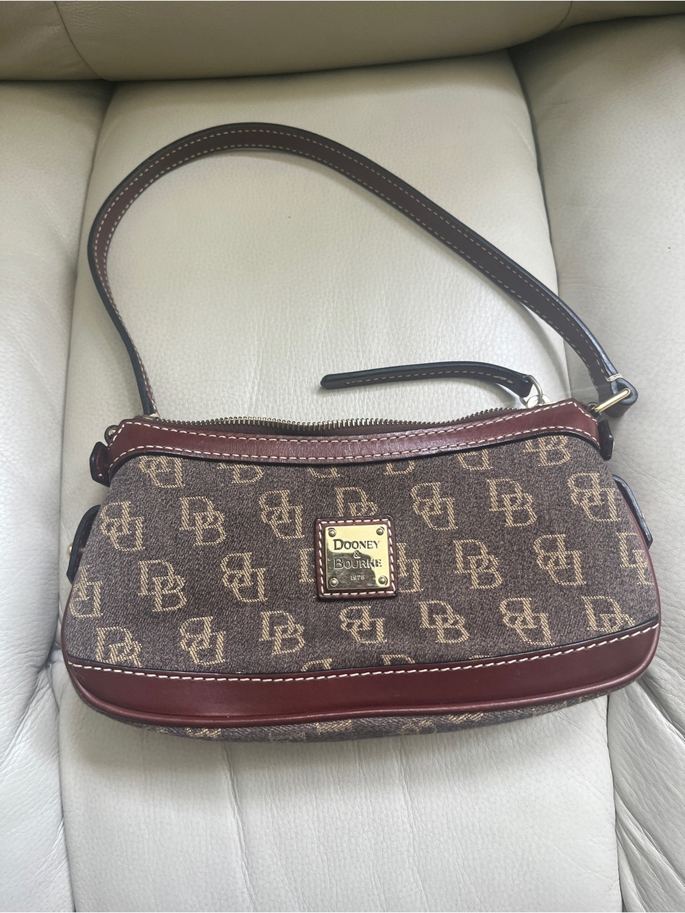 Dooney & Bourke Gretta Collection mini Hobo Shoulder Bag Brown no hang tag